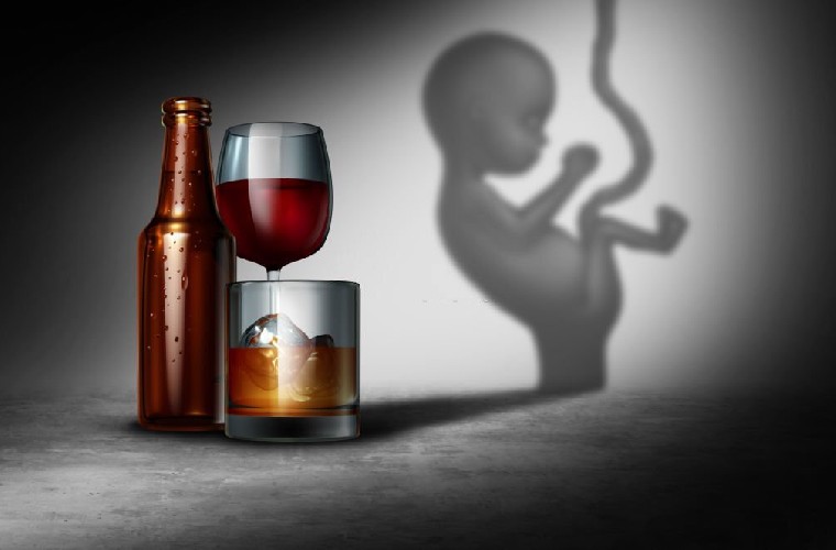 آیا الکل می‌تواند موجب سقط جنین شود؟