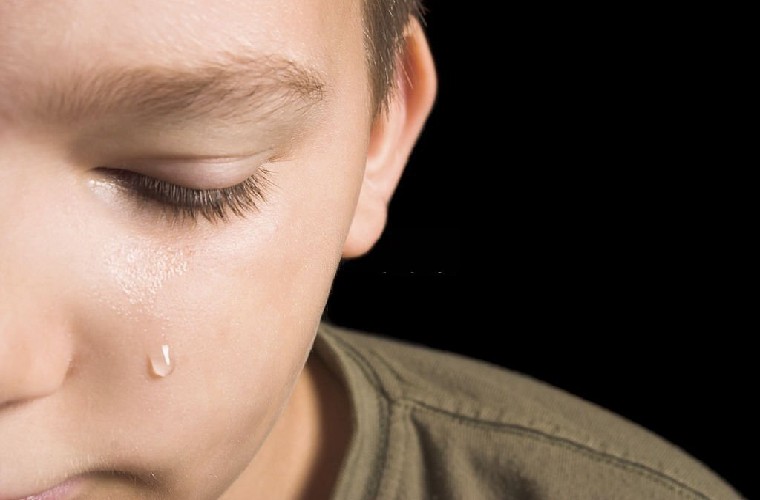 کودکان چگونه غم و اندوه‌شان را ابراز می‌کنند؟