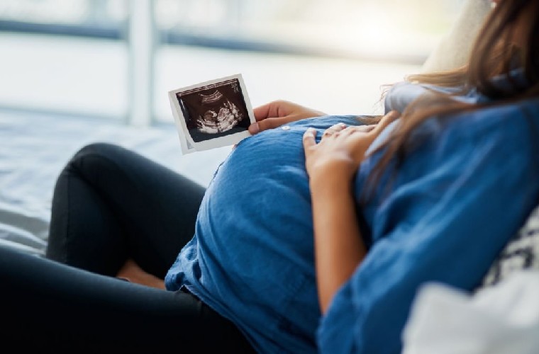کم‌ کردن اضطراب بارداری و زایمان برای مادران بدون همسر به چه روش‌هایی امکان‌پذیر است؟