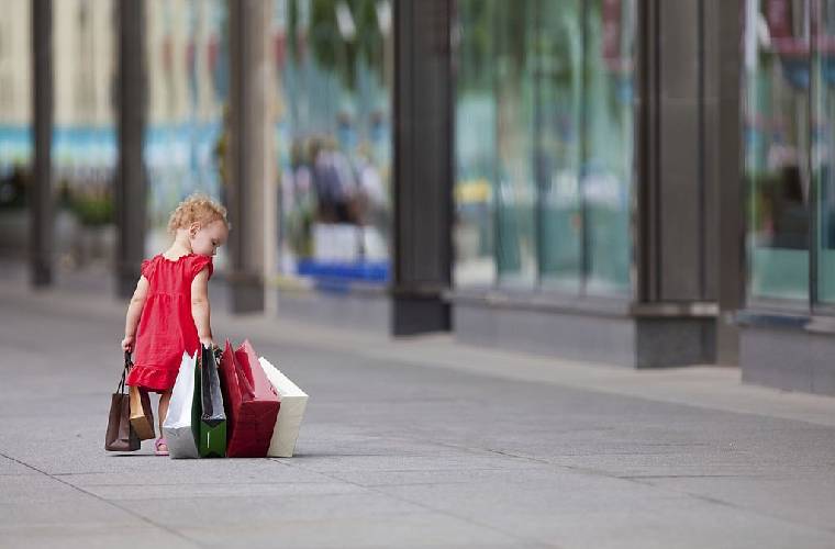 علت بهانه‌گیری کودک هنگام خرید را ریشه‌یابی کنید